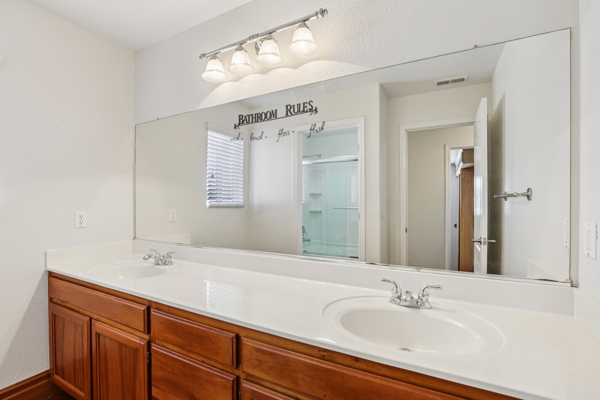 Canyon Oaks Cir-S2309-040.jpg