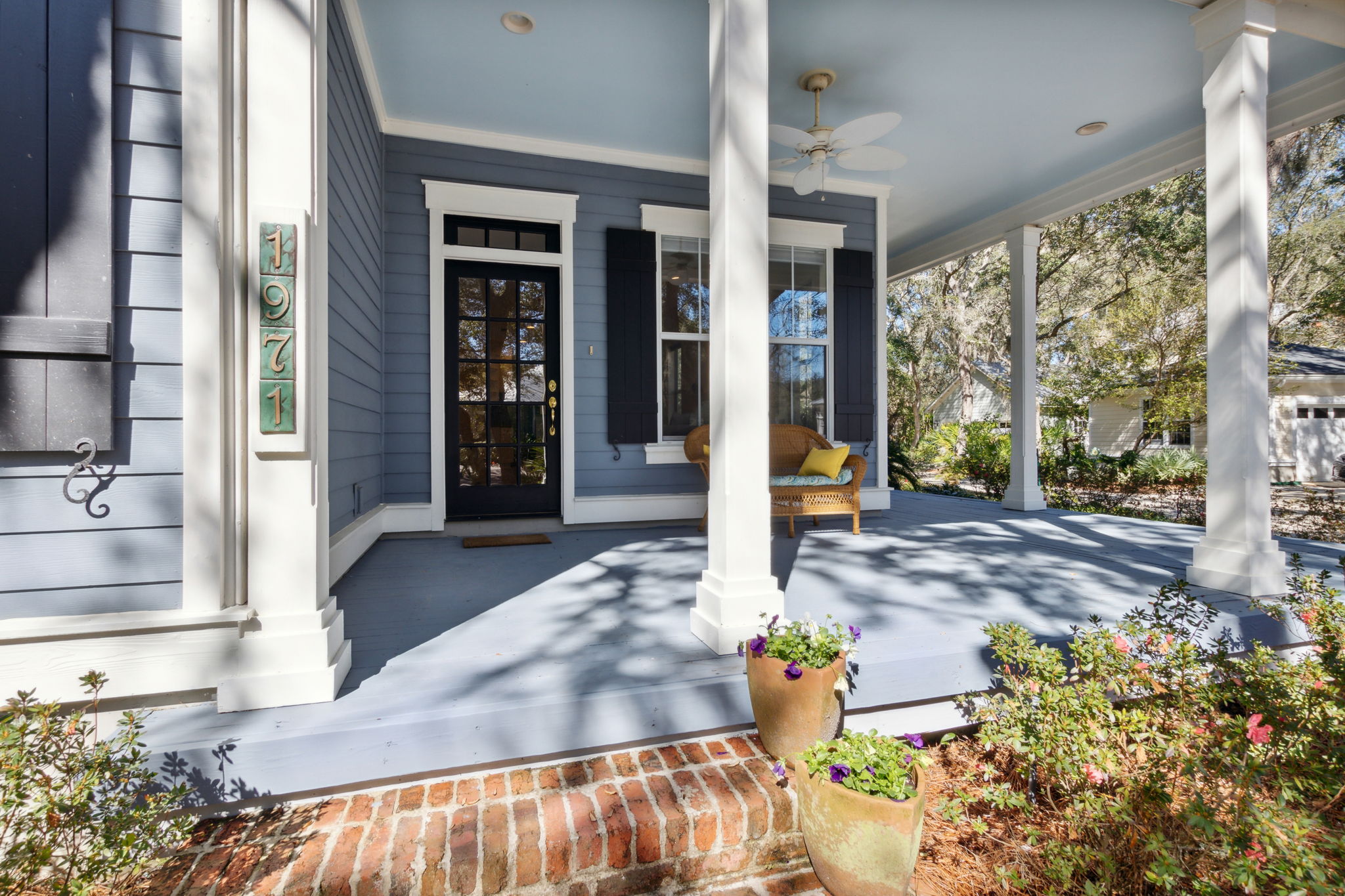 Front Porch/Entrance