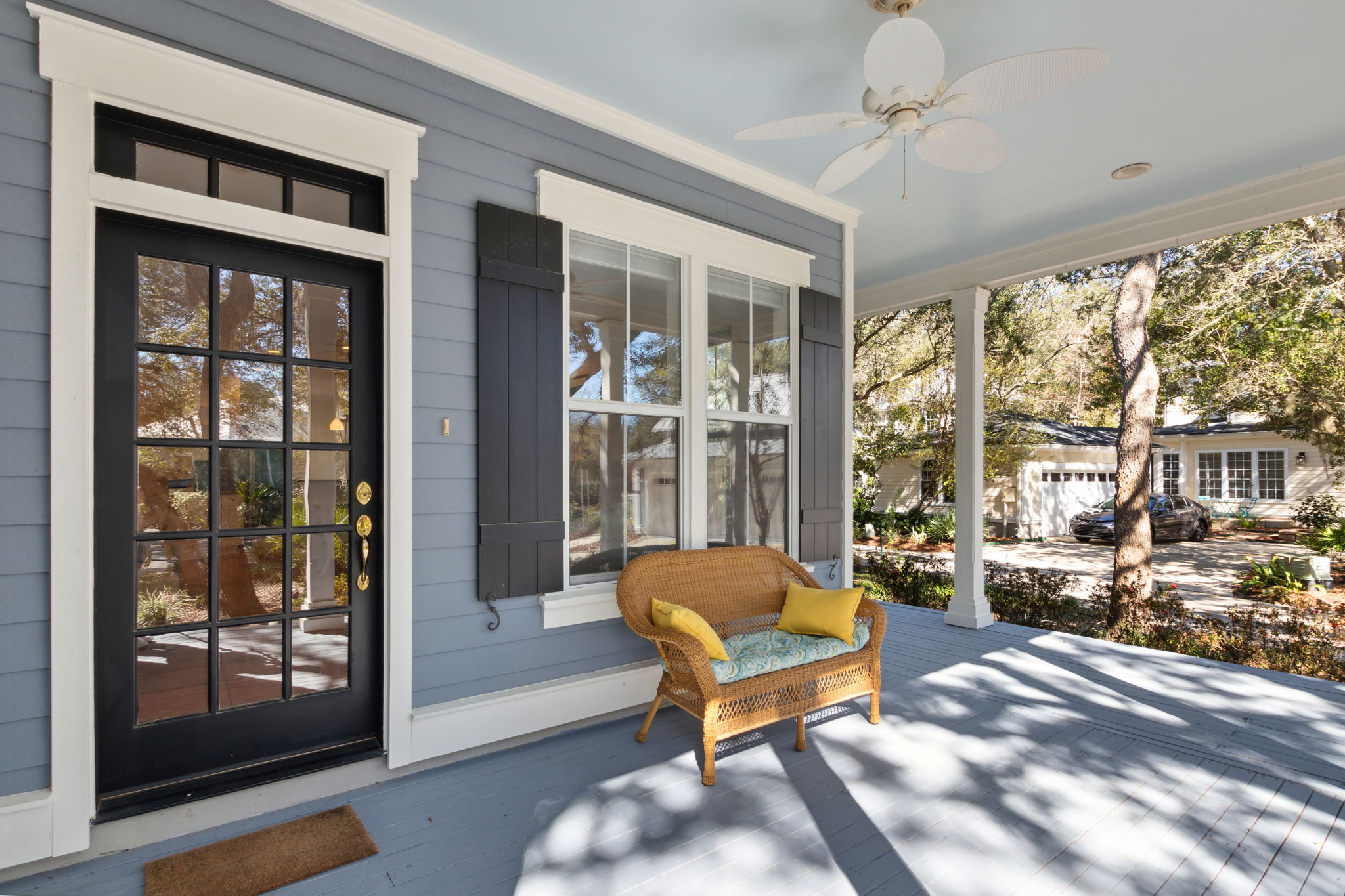 Front Porch/Entrance