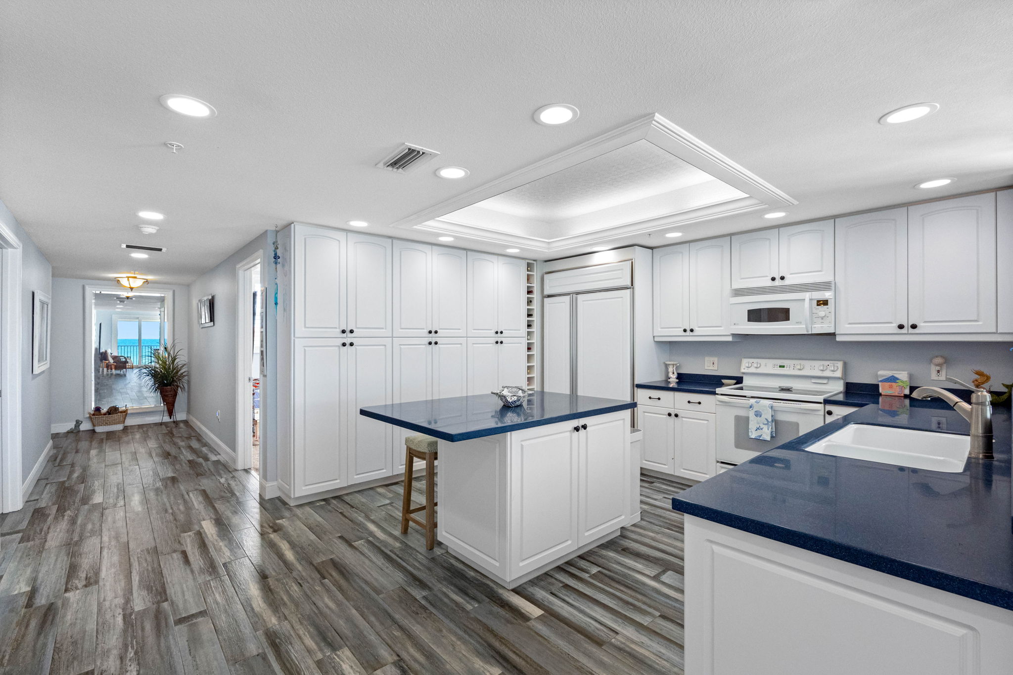 .. Large 13'8" x 16'4" Kitchen.