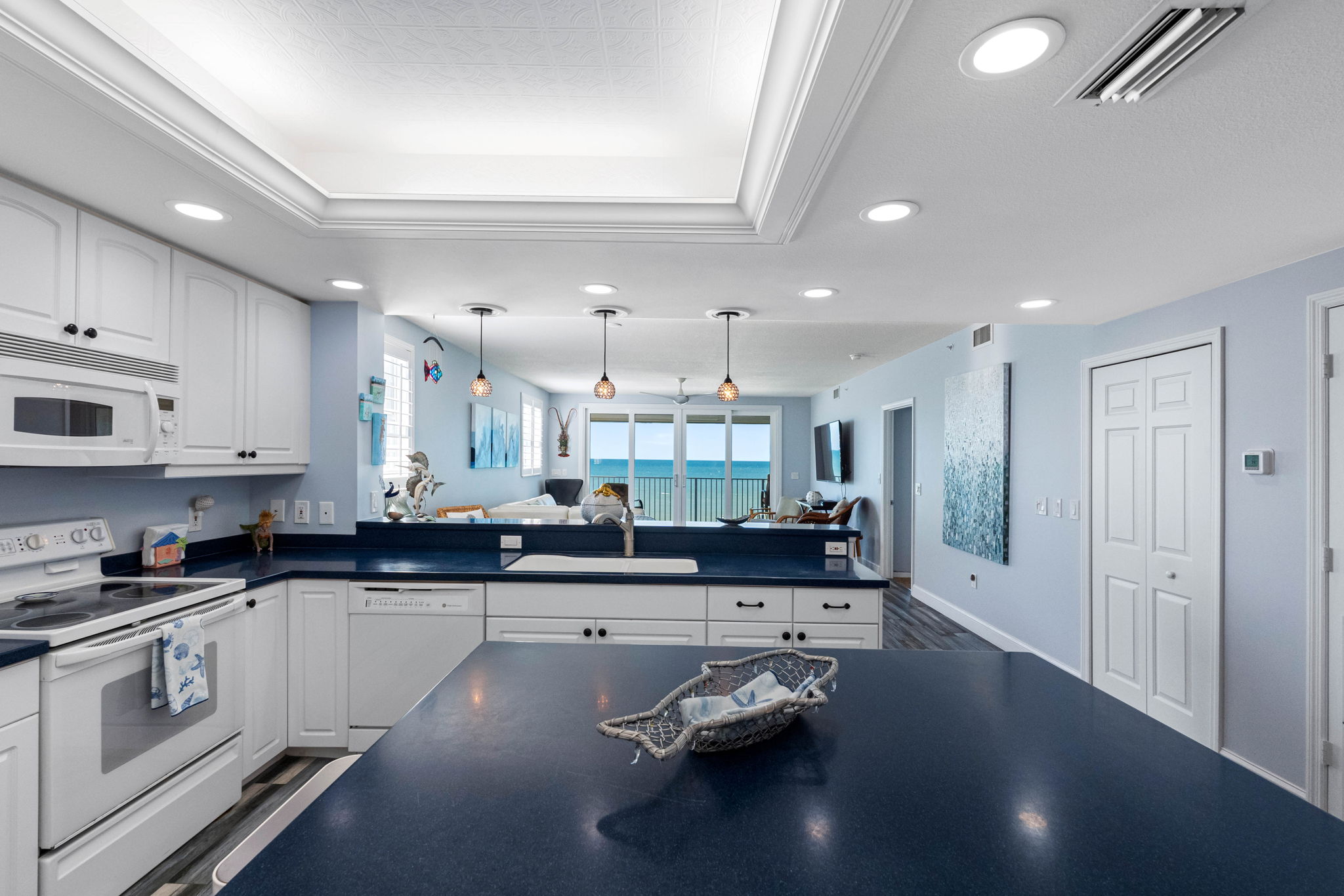 .. Large Kitchen - Perfect For Entertaining.