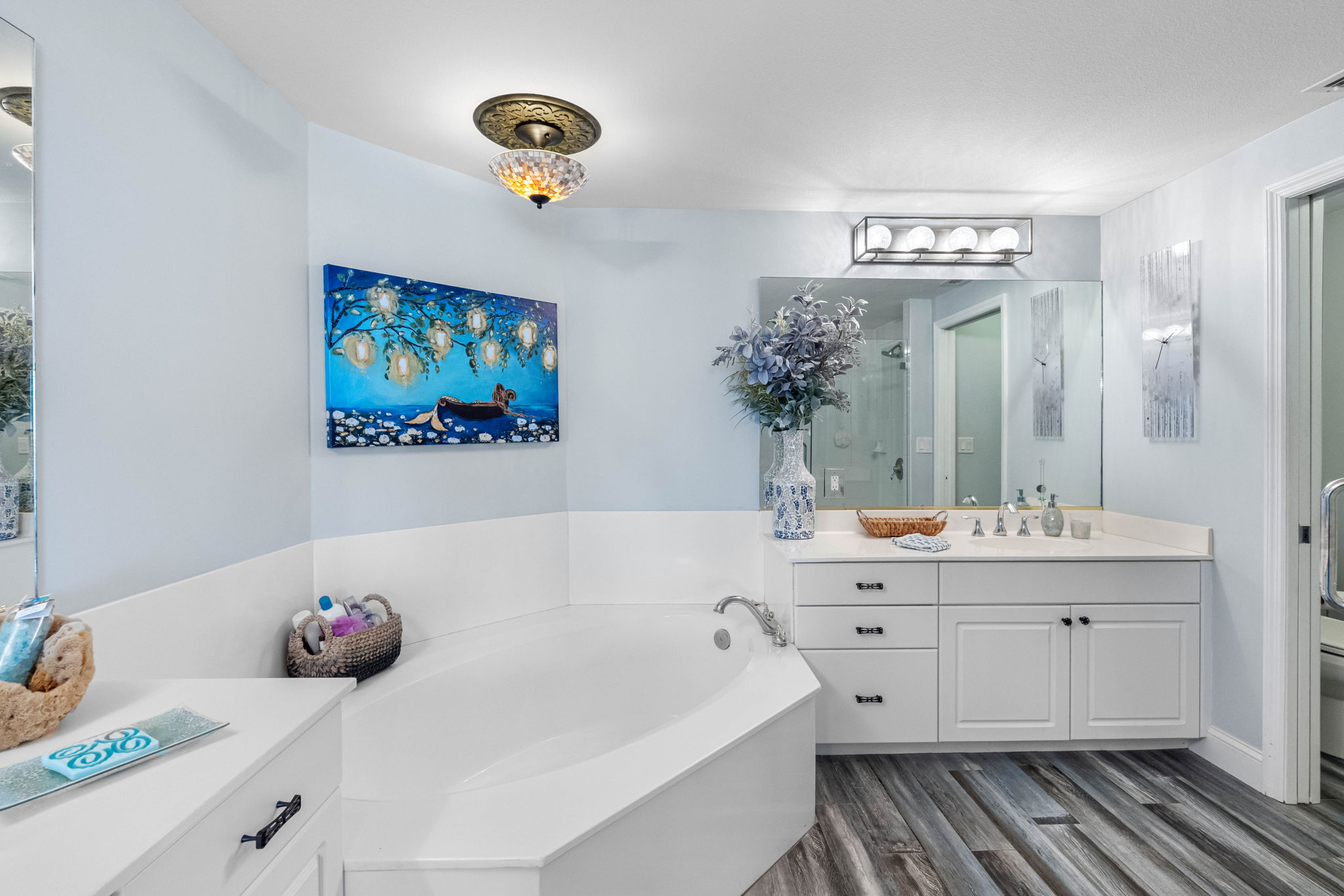 Spa Soaking Tub - Double Vanity