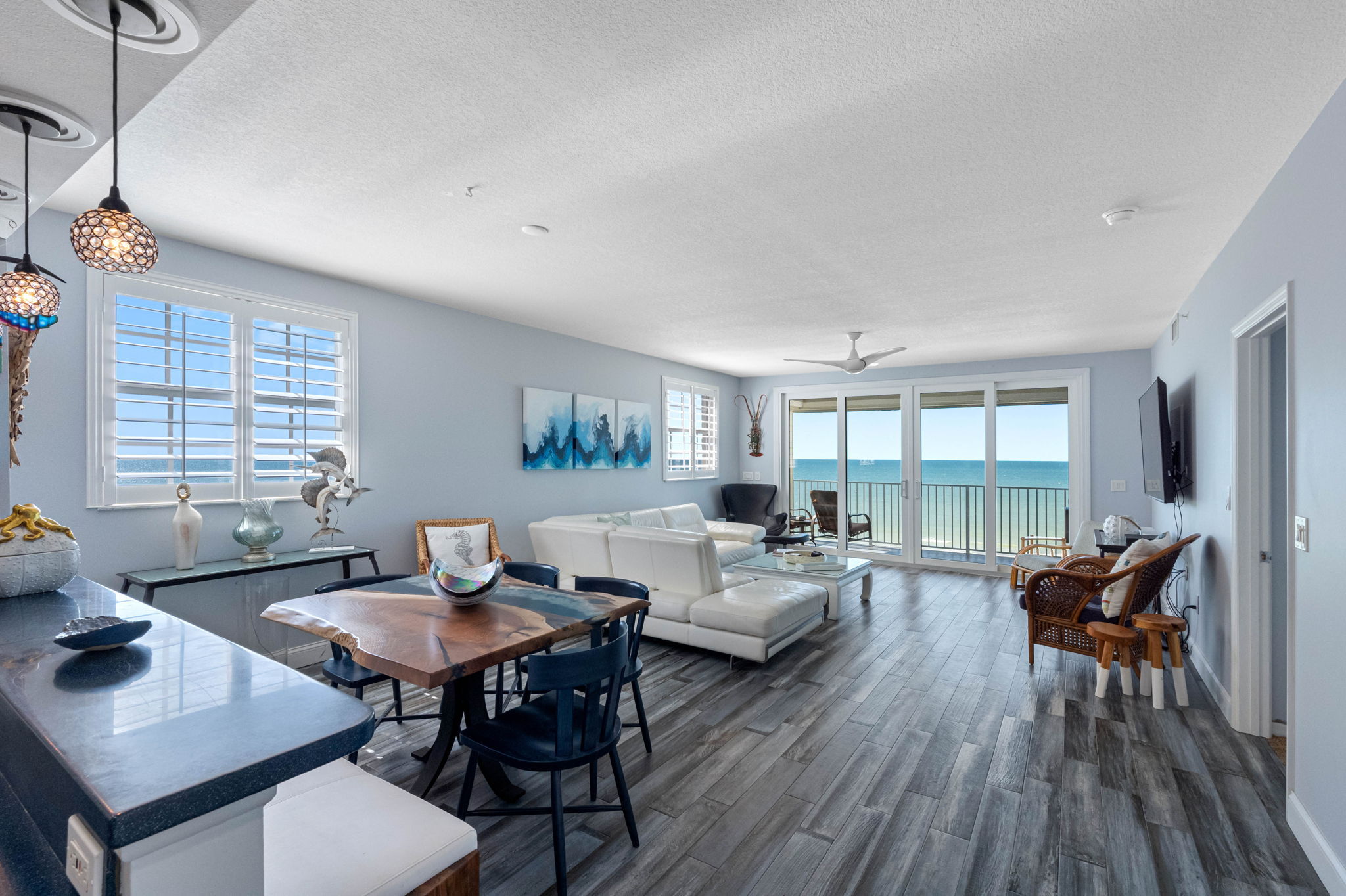 Corner Unit - High Ceilings - Gulf Front..