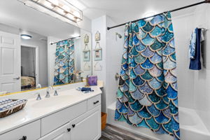 .. 10 X 8.4 Guest Bathroom