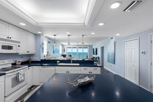 .. Large Kitchen - Perfect For Entertaining.