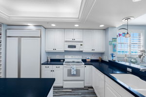 ..Tray Ceilings - Center Island