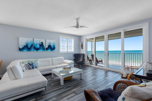 .. 26' x 16'5" Living Room Area.