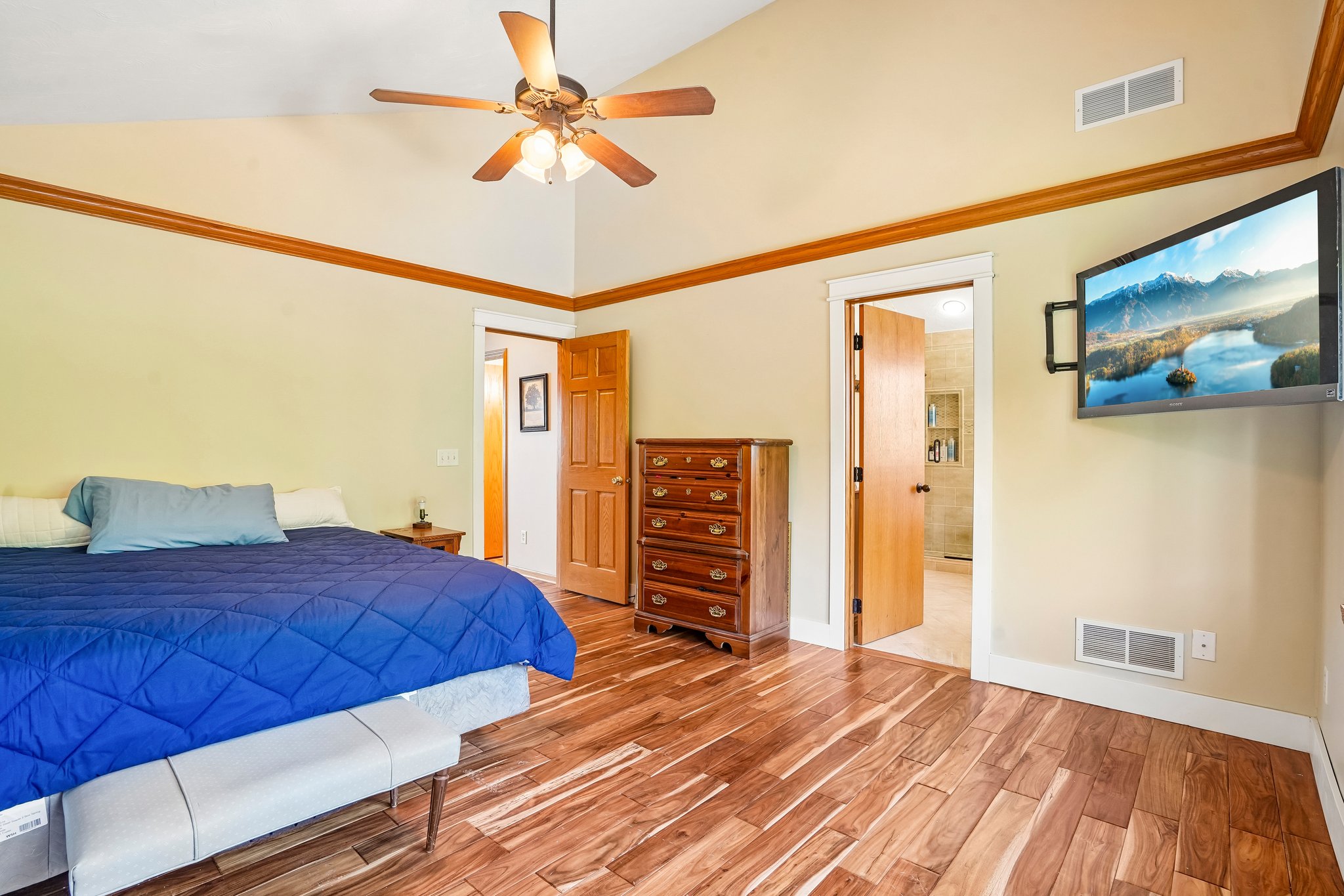 Embers Ave-S0207-037.jpg