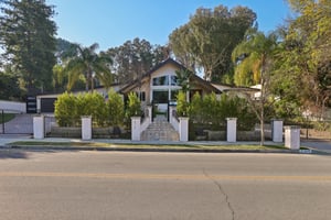 102049 - 19716 Wells Dr, Los Angeles, CA 91364-003-1.jpg