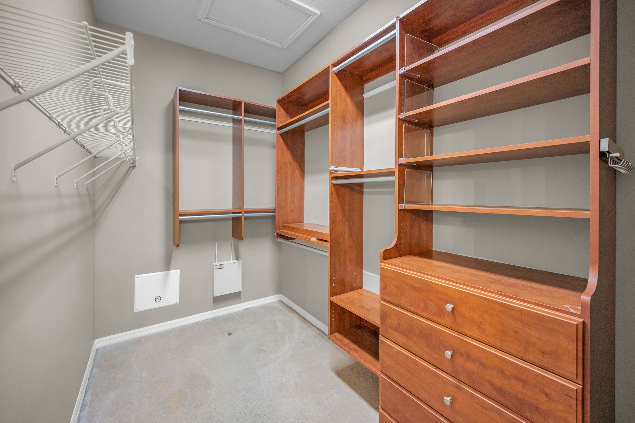 Master Bedroom Walk-in Closet1a