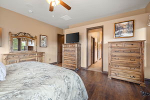 Primary Bedroom (3)