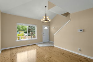 Living Room/Entrance