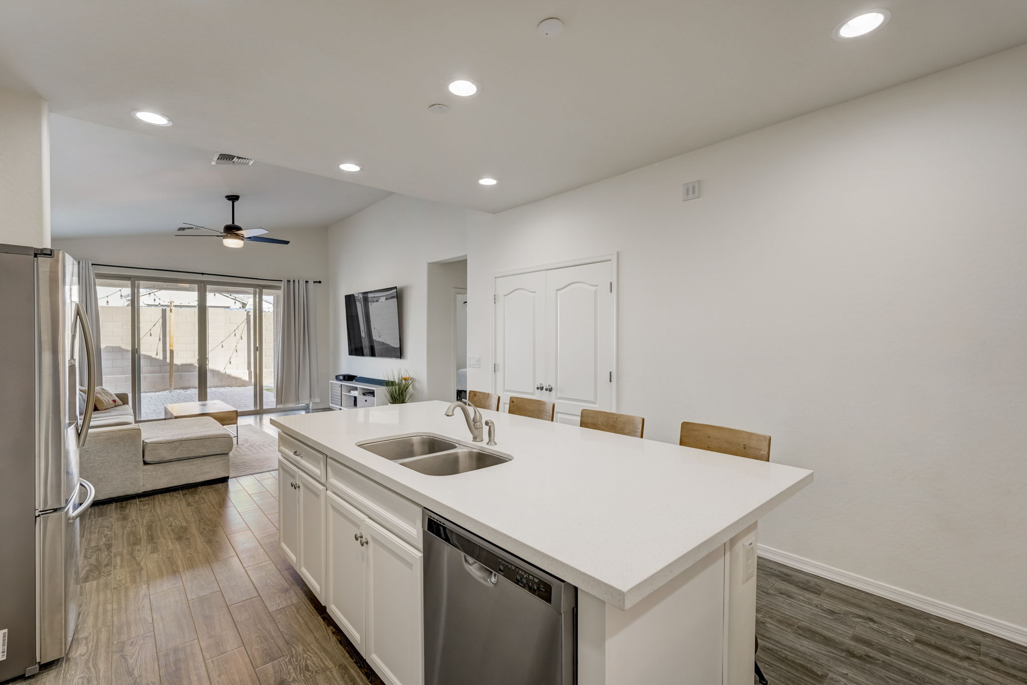 W Monroe St-013