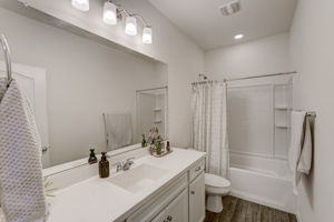 W Monroe St-016