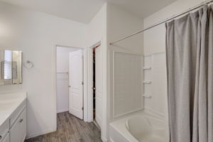 W Monroe St-025