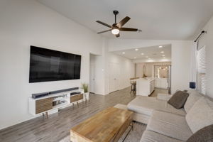 W Monroe St-008