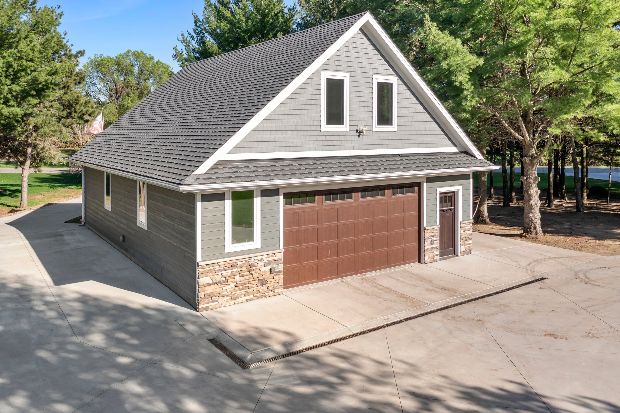 Detached Garage/Shop