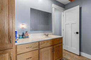 Upper Level Jack and Jill bathroom