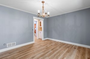 Formal Dining Room/Butlers Pantry