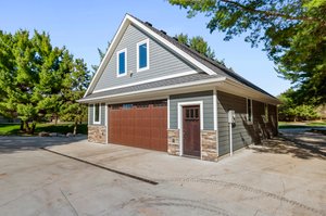 Detached Garage/Shop