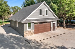 Detached Garage/Shop