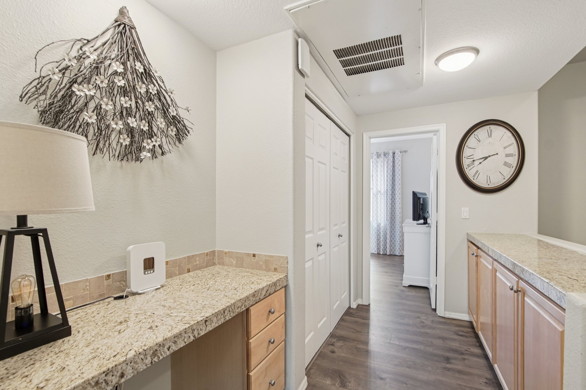 N 76th St 1104-S1909-022.jpg