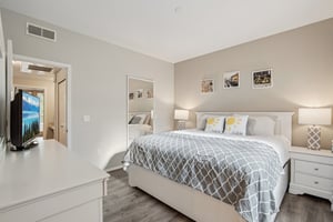 N 76th St 1104-S1909-015.jpg