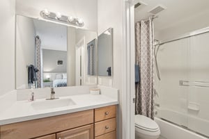 N 76th St 1104-S1909-016.jpg