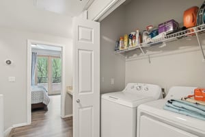 N 76th St 1104-S1909-023.jpg