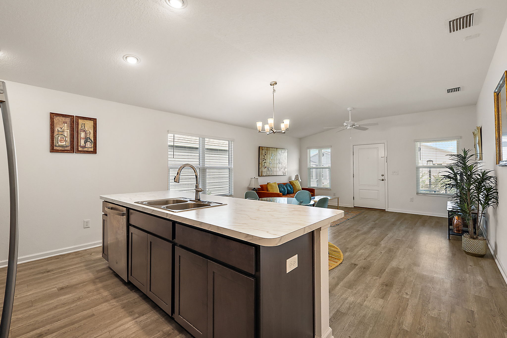 Kitchen/ Living Room