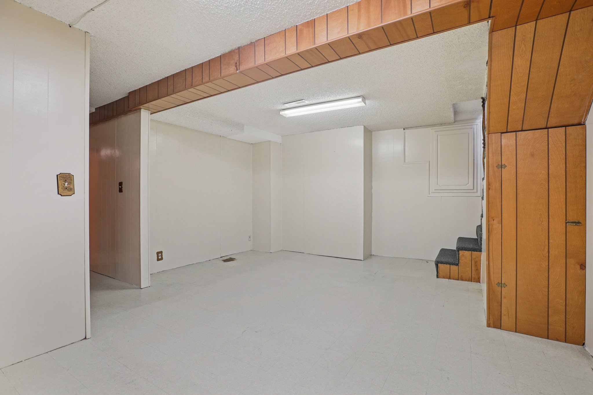 Caveman Blvd-S0502-024.jpg