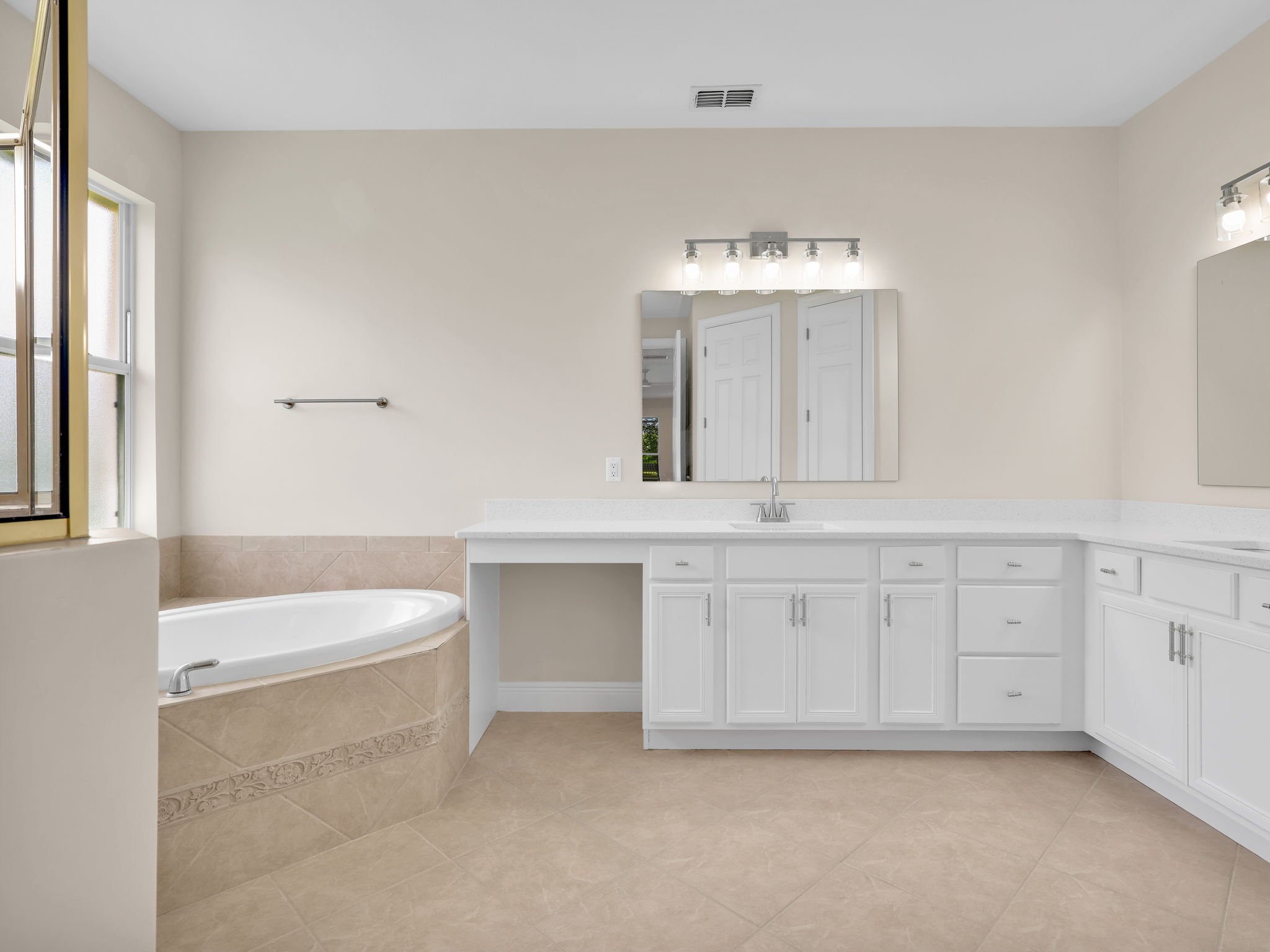  Photo 34