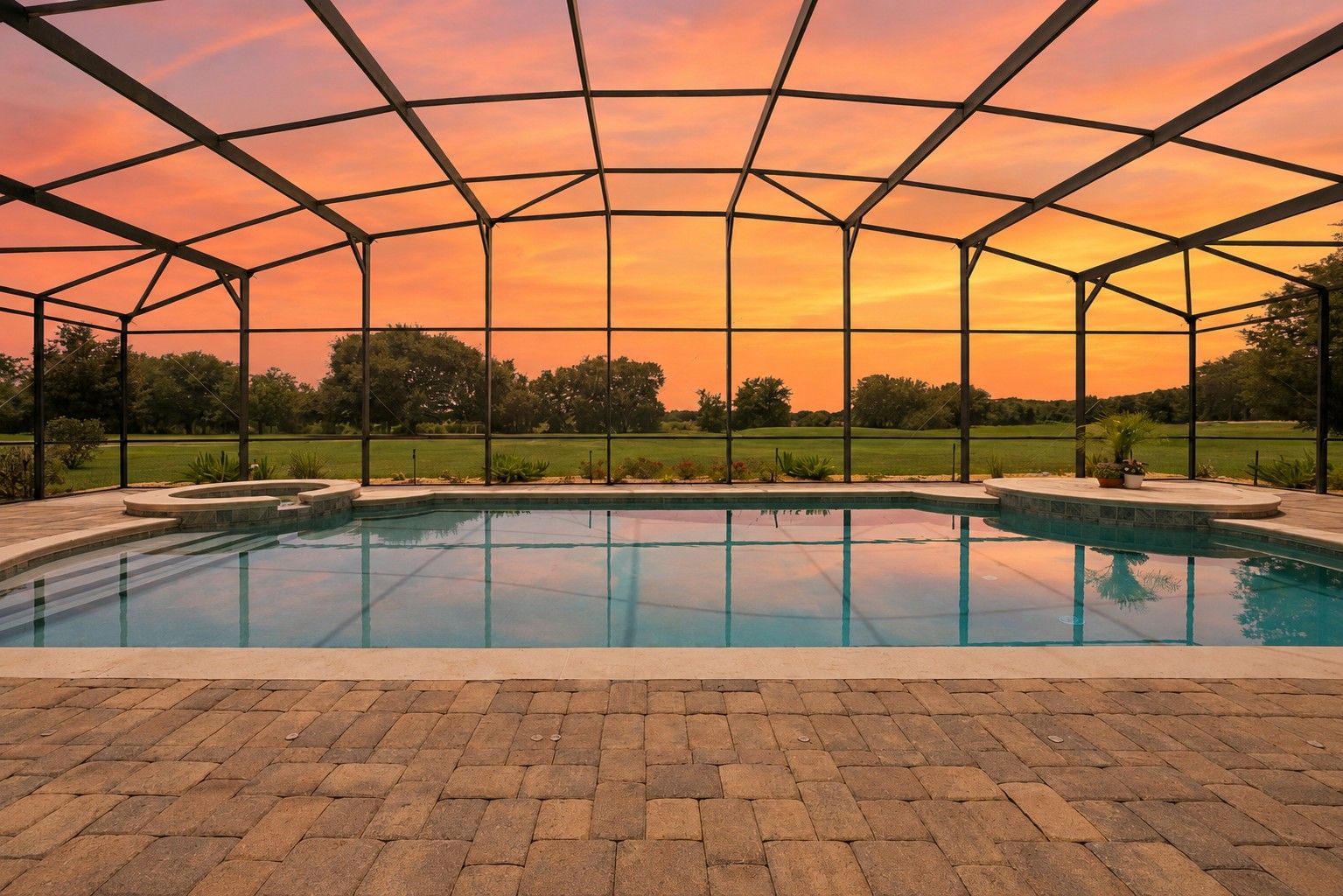 Heated Salt water pool w/ Spa