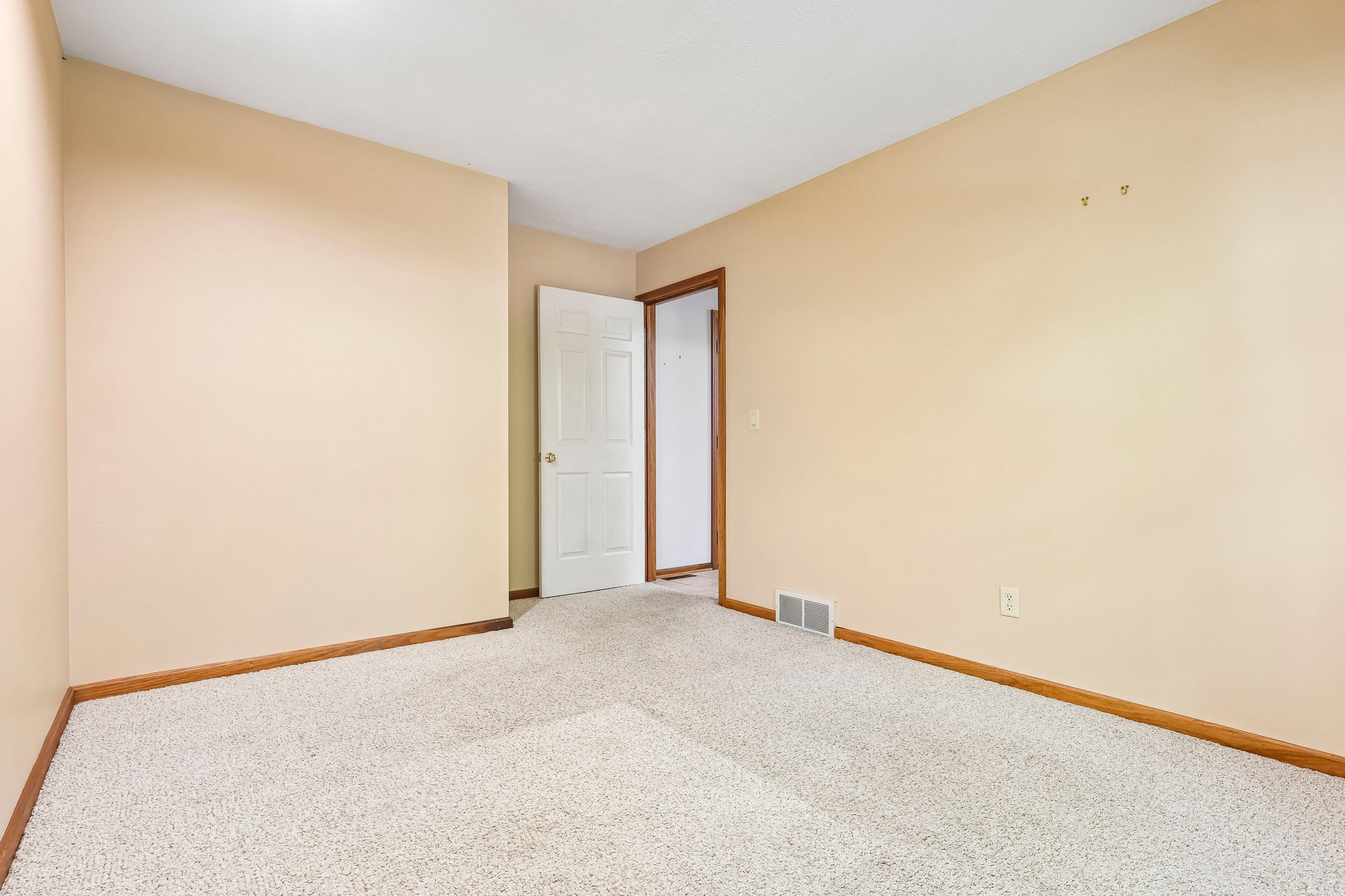 Fairway Dr-S0610-025.jpg