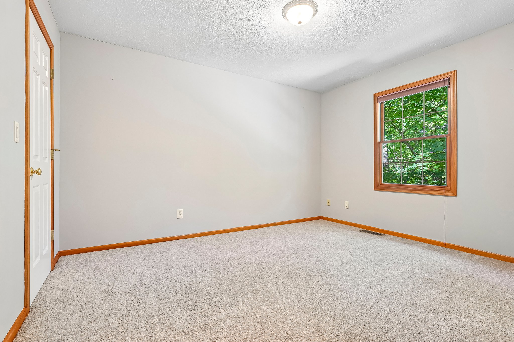 Fairway Dr-S0610-032.jpg
