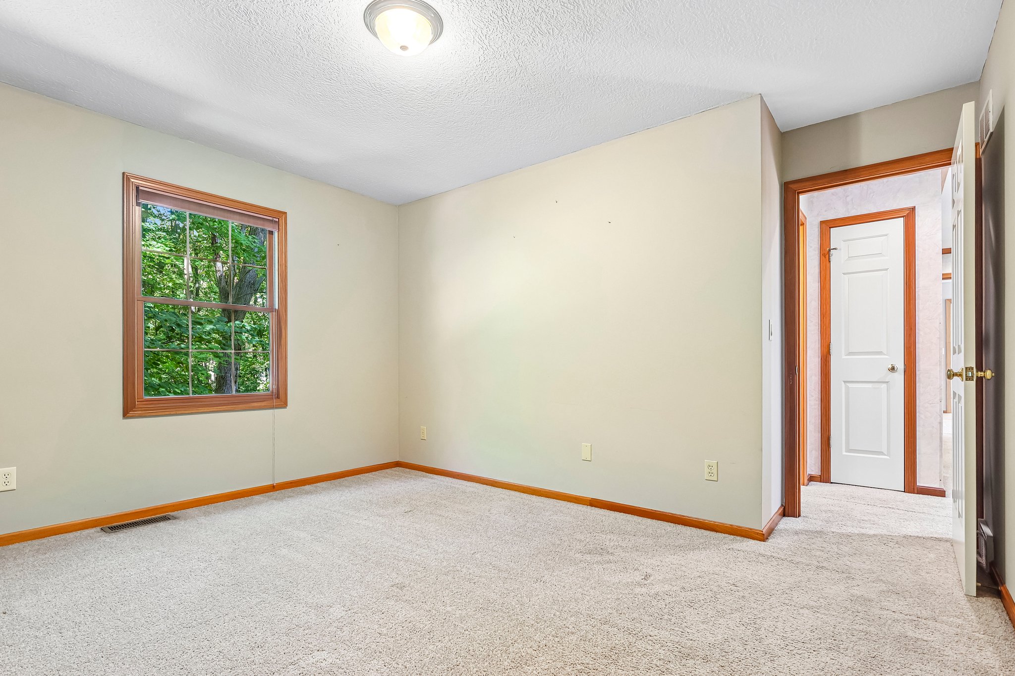Fairway Dr-S0610-033.jpg