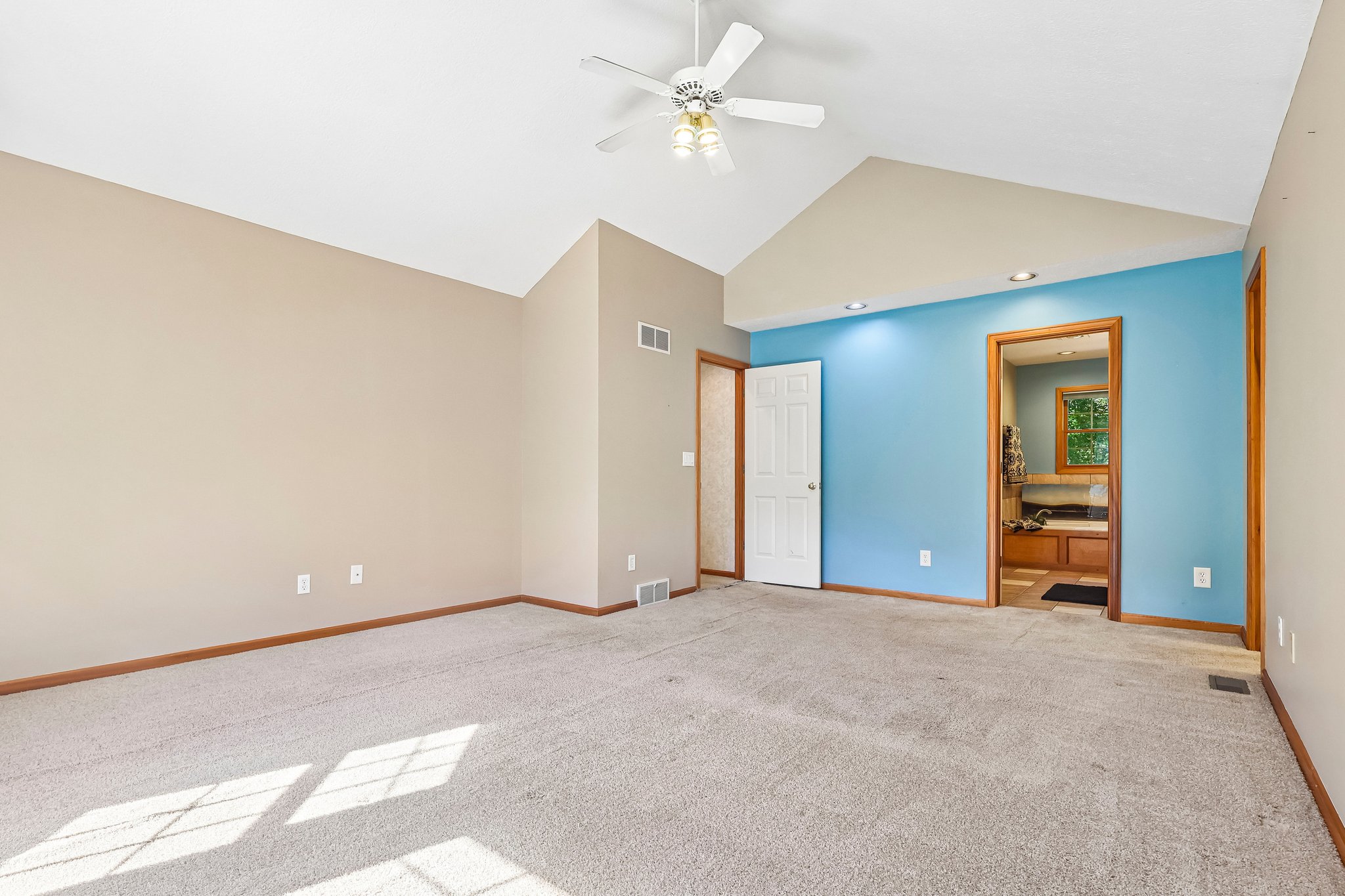 Fairway Dr-S0610-041.jpg
