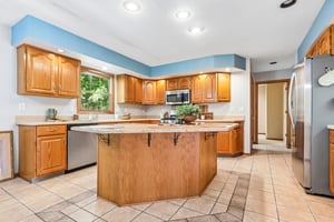 Fairway Dr-S0610-015.jpg