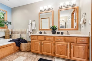 Fairway Dr-S0610-043.jpg