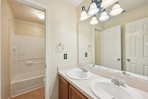 Juniper Berry Dr-2306-026.jpg