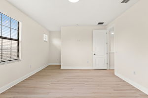  Photo 34