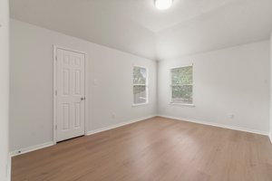  Photo 36