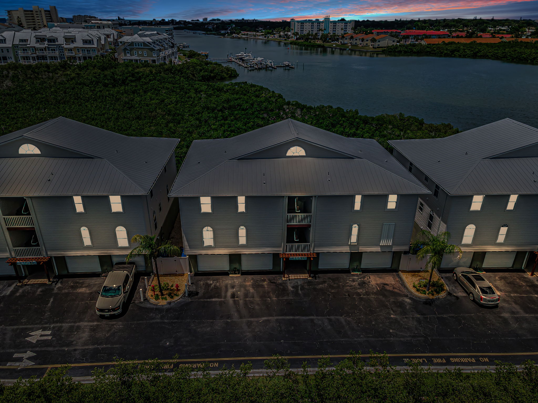 Front Exterior21
