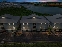 Front Exterior21