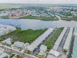 2-Mariners Pointe Front Exterior