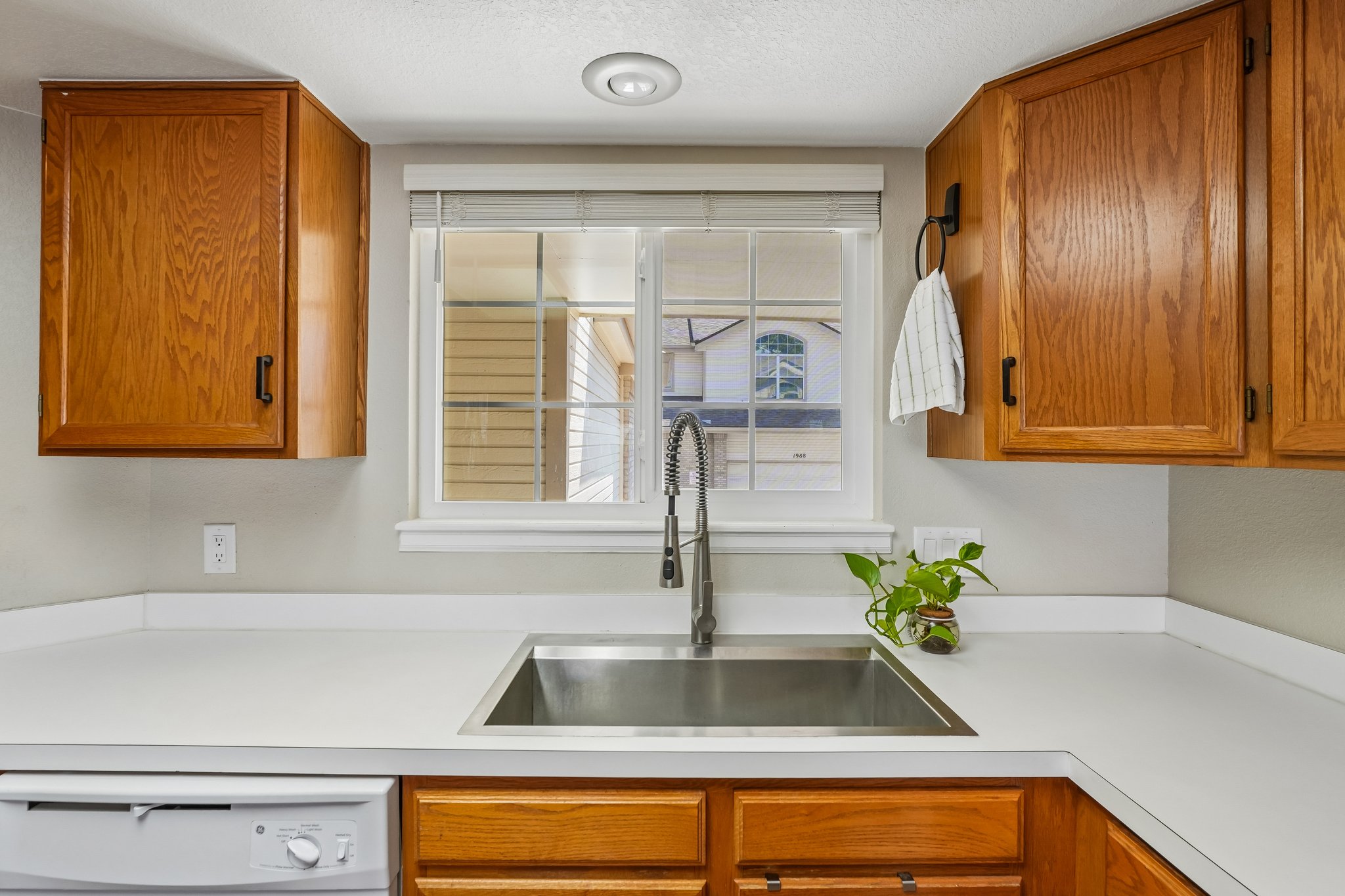 S Xenia Way-S2406-018.jpg