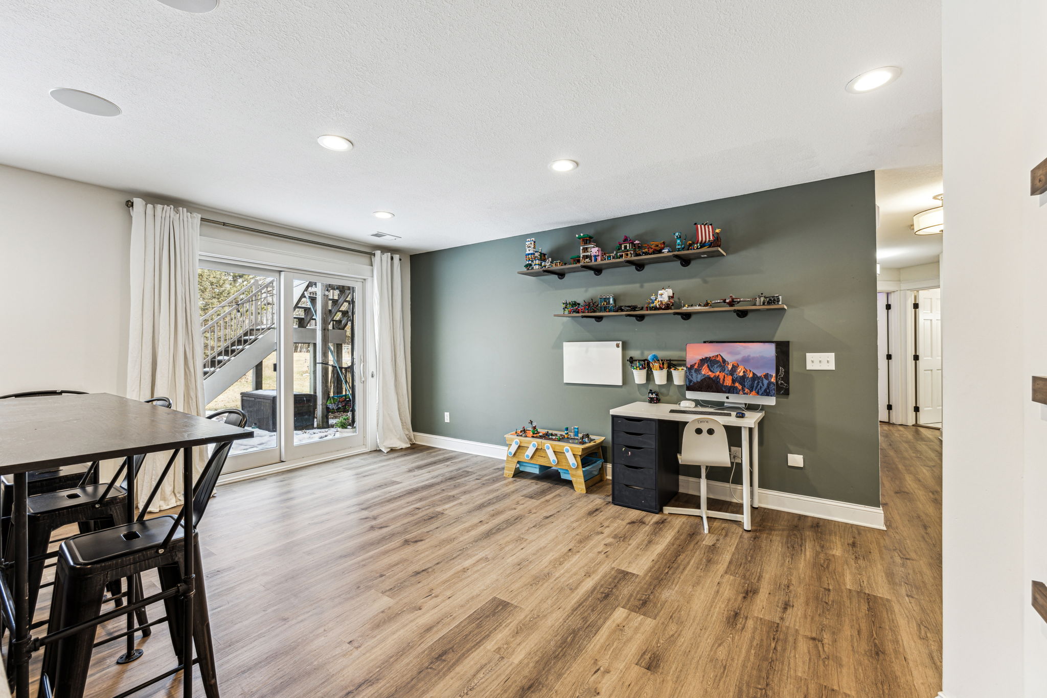 27_Interior