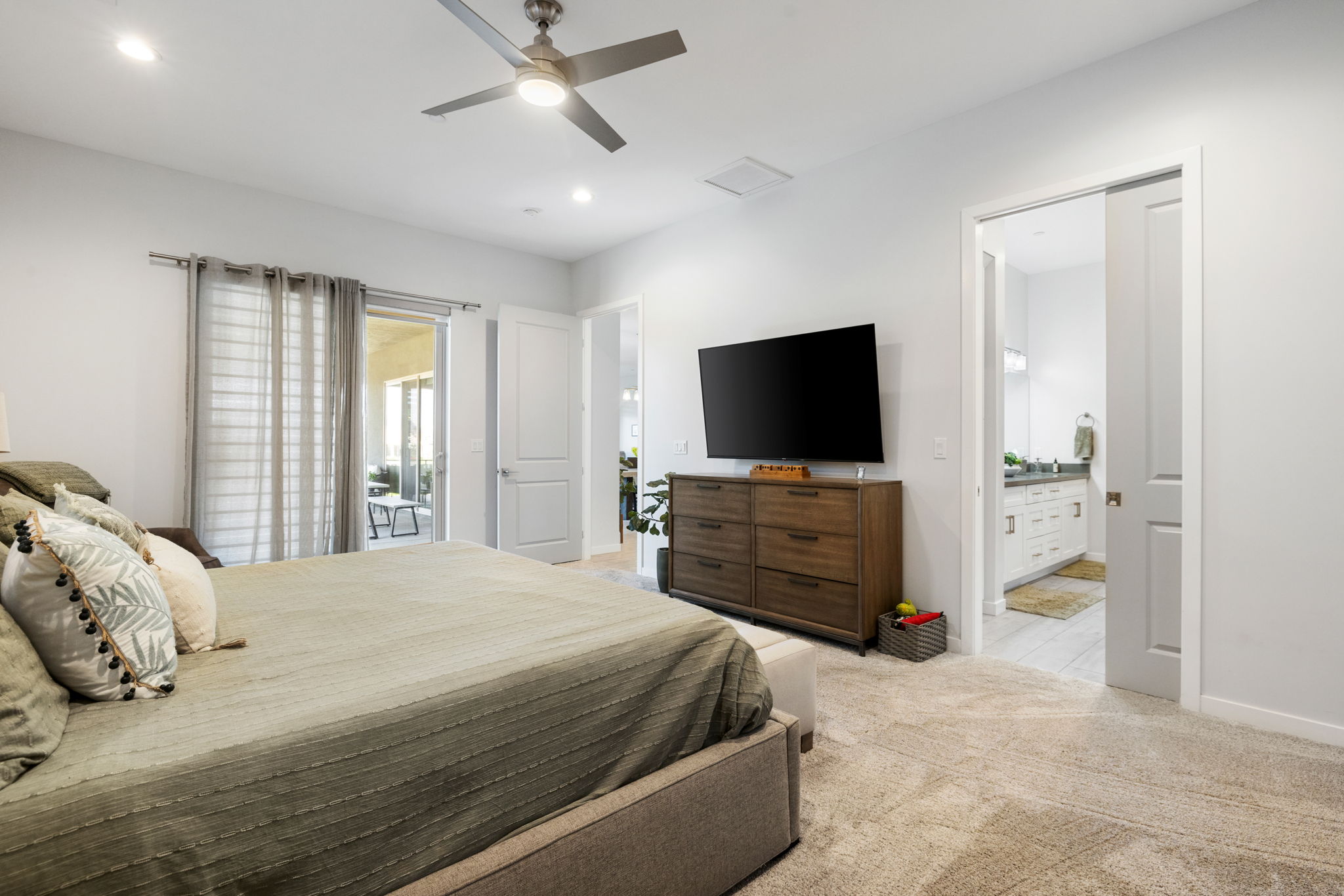 Primary Bedroom (3)