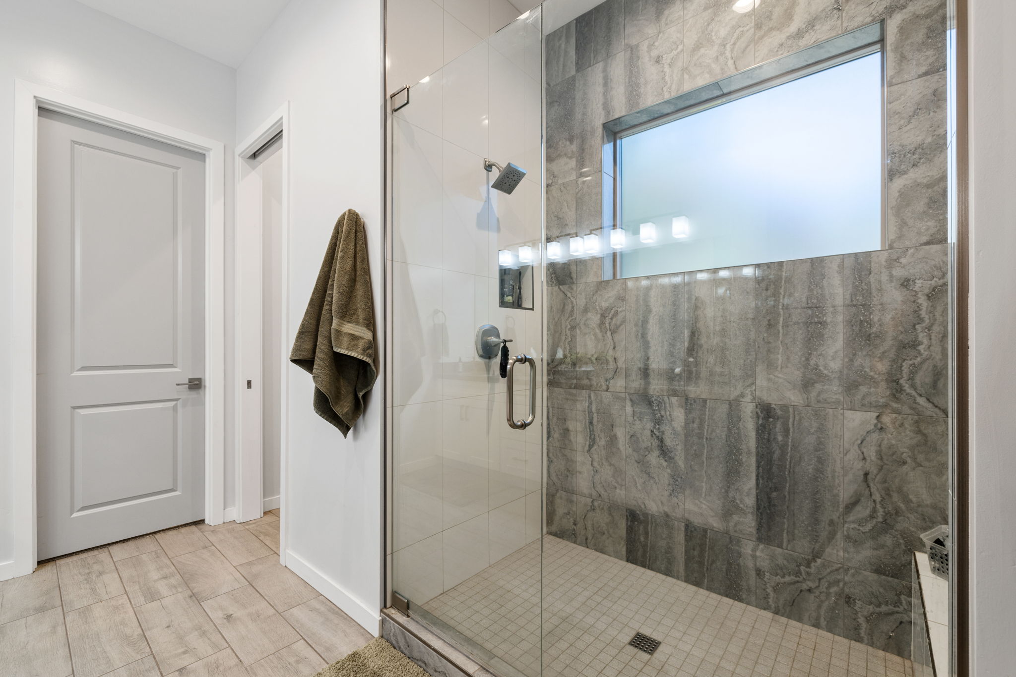 Primary Bathroom (2)