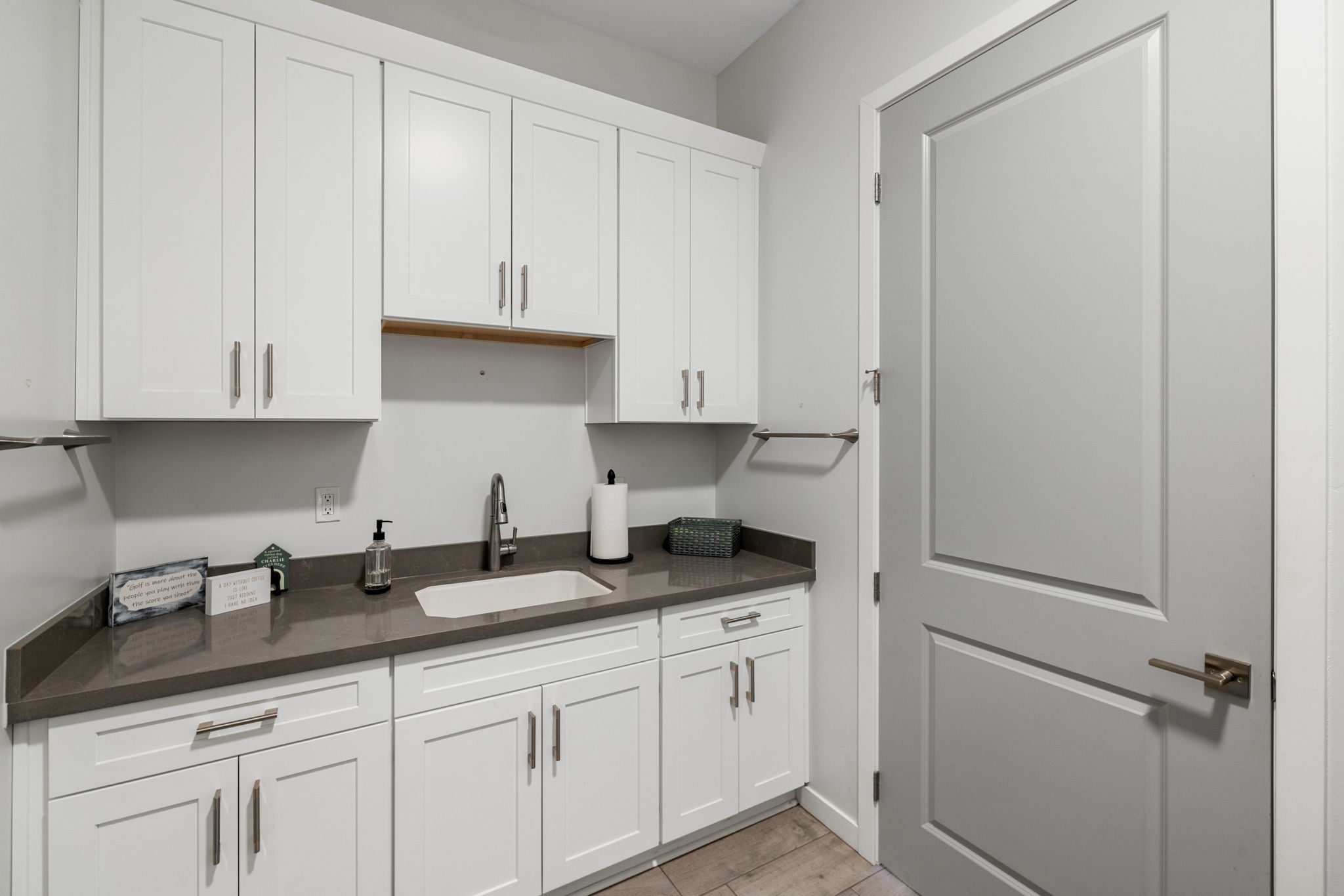 Laundry Room (2)